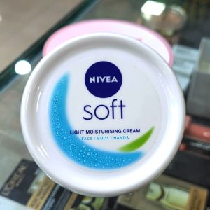 Nivea soft light Moisturising Cream 200 ml (8/27)