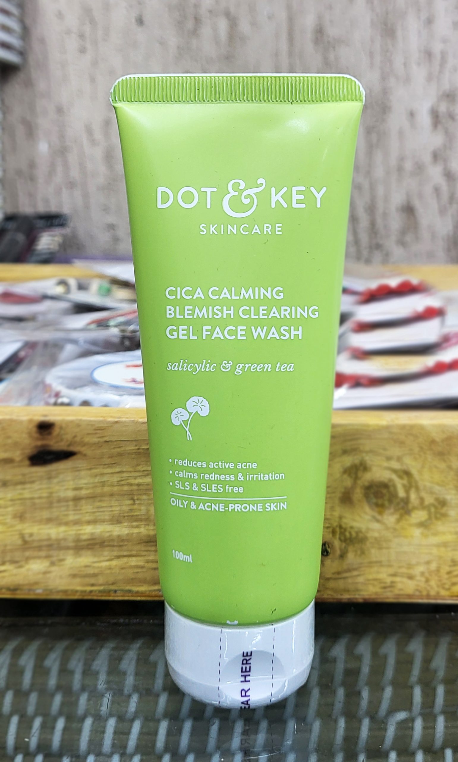 DOT & Key skin Care Blemish clearing gel face wash 100 ml .Made in India .(2/29)